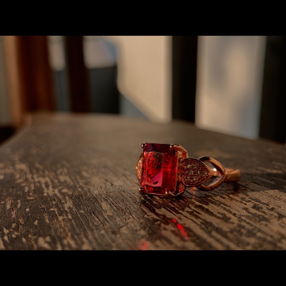 Rudy red ring